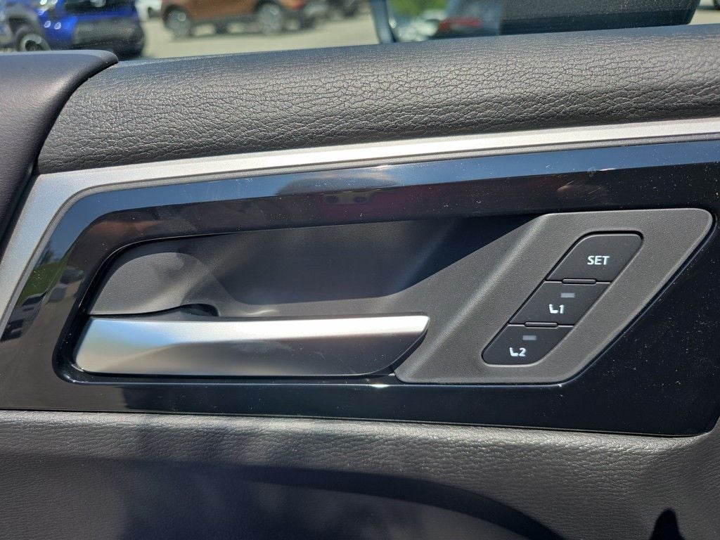 2025 Mitsubishi Outlander PHEV SEL Black Edition