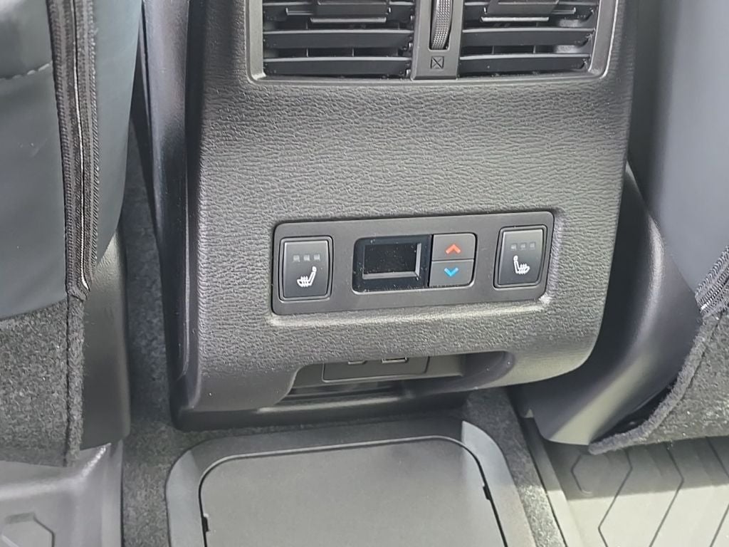 2025 Mitsubishi Outlander PHEV SEL