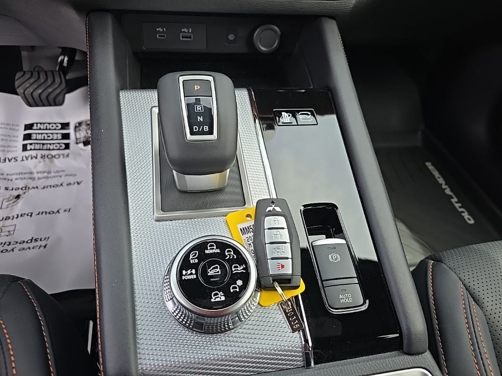 2025 Mitsubishi Outlander PHEV SEL