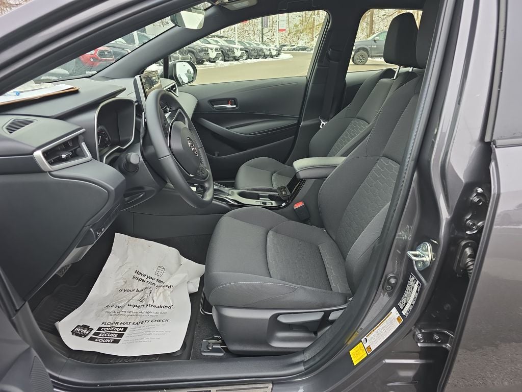 2025 Toyota Corolla Hatchback SE