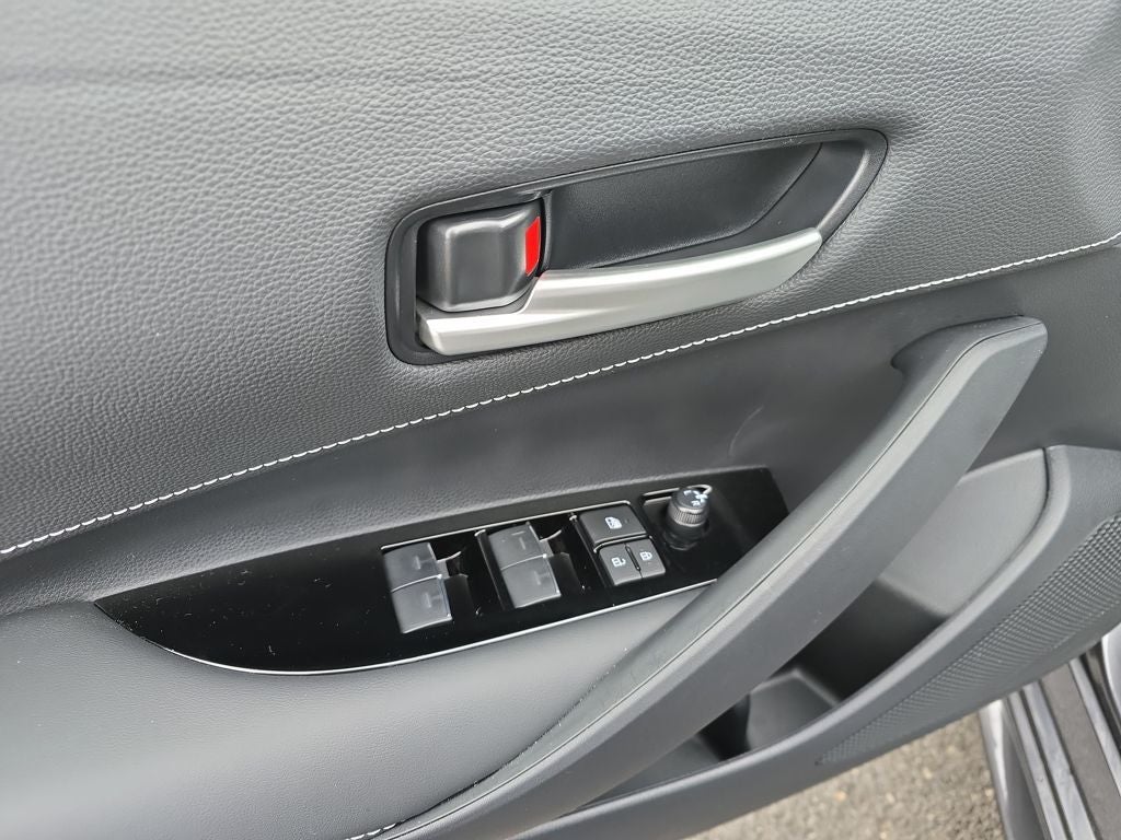 2025 Toyota Corolla Hatchback SE