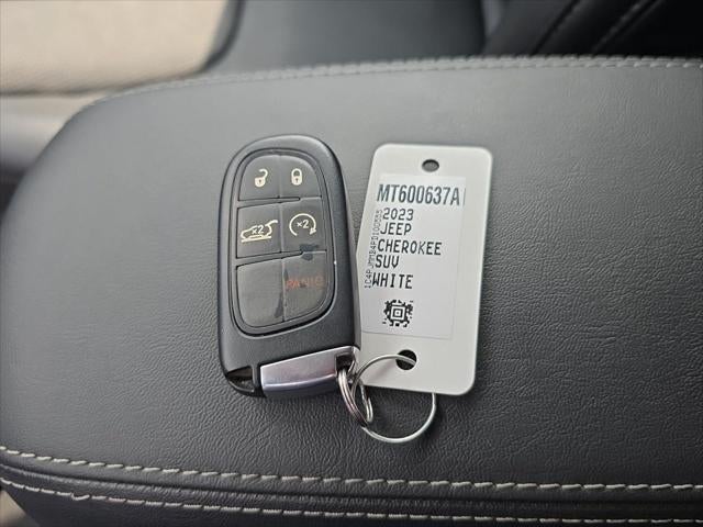 2023 Jeep Cherokee Altitude Lux