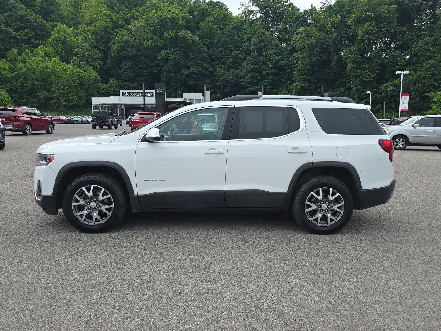 2023 GMC Acadia SLT