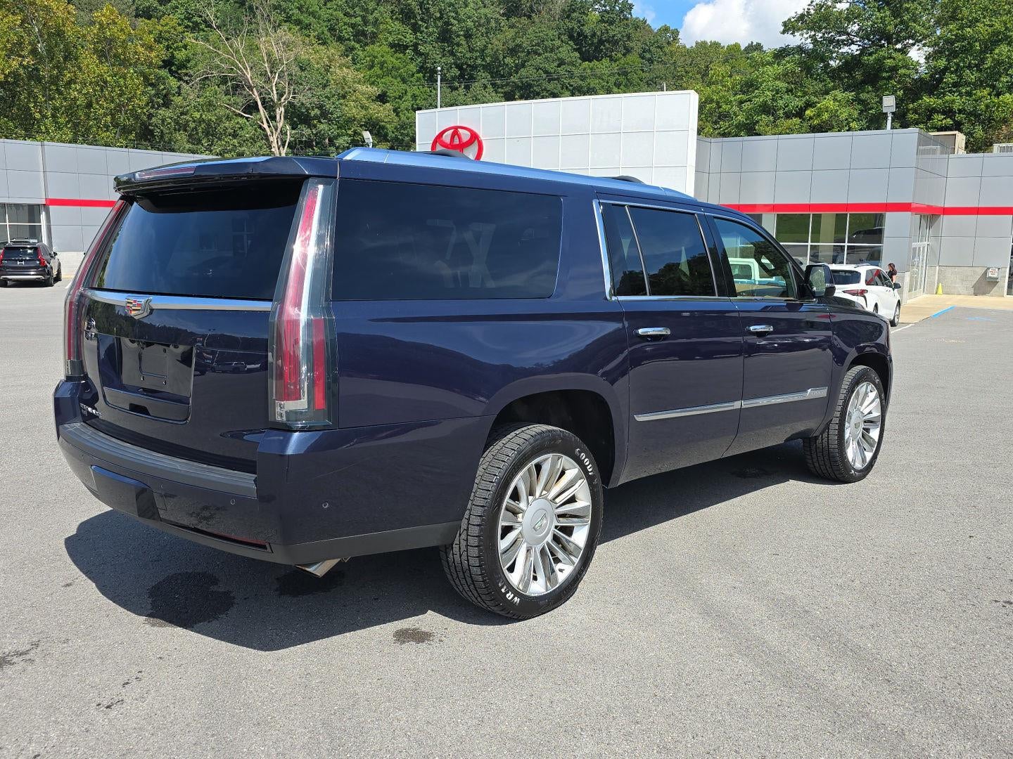 2017 Cadillac Escalade Esv Platinum