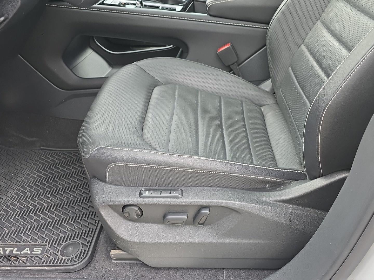 2024 Volkswagen Atlas Cross Sport 2.0T SEL R-Line