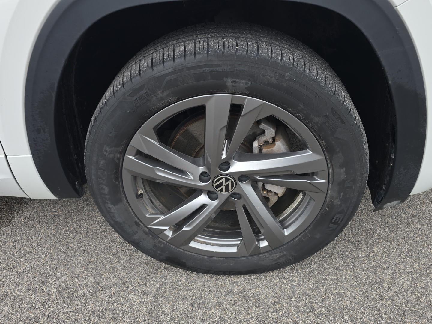 2024 Volkswagen Atlas Cross Sport 2.0T SEL R-Line