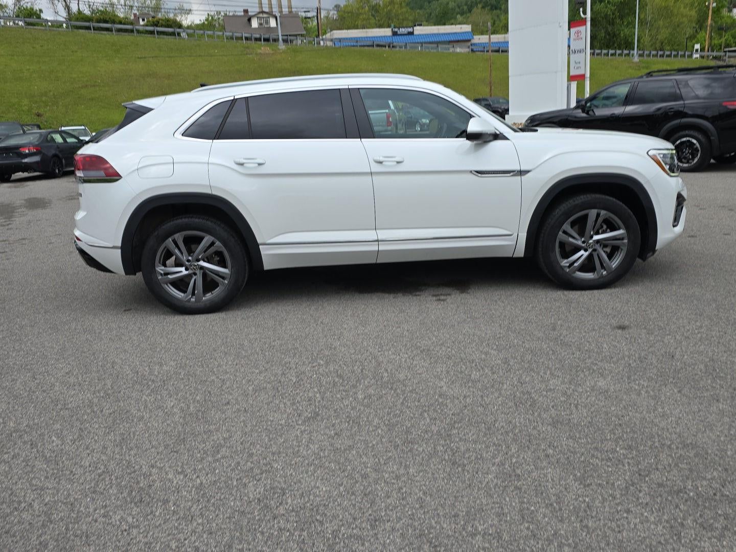 2024 Volkswagen Atlas Cross Sport 2.0T SEL R-Line