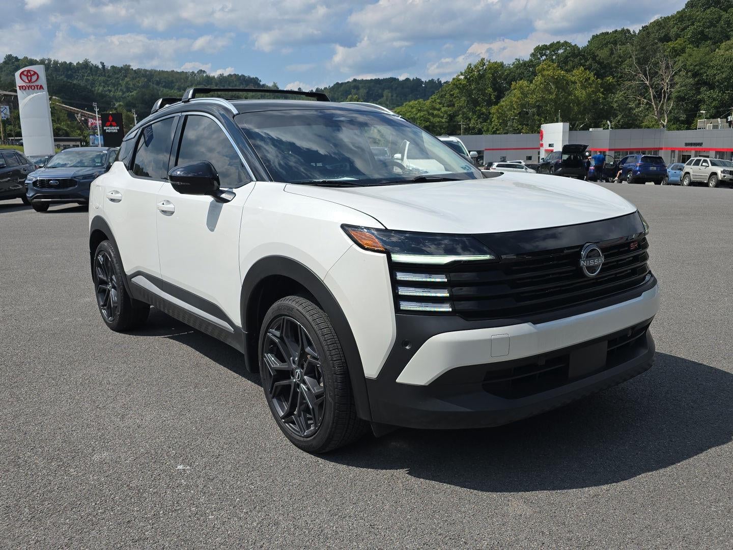 2025 Nissan Kicks SR