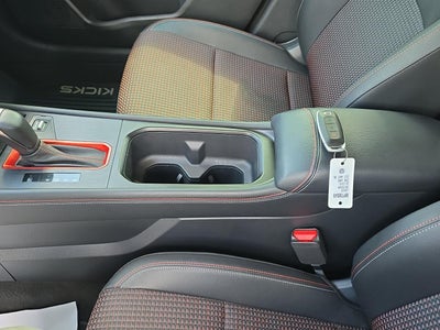2025 Nissan Kicks SR