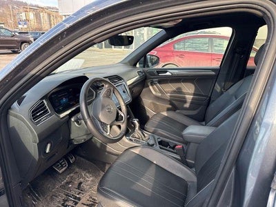 2023 Volkswagen Tiguan SE R-Line Black