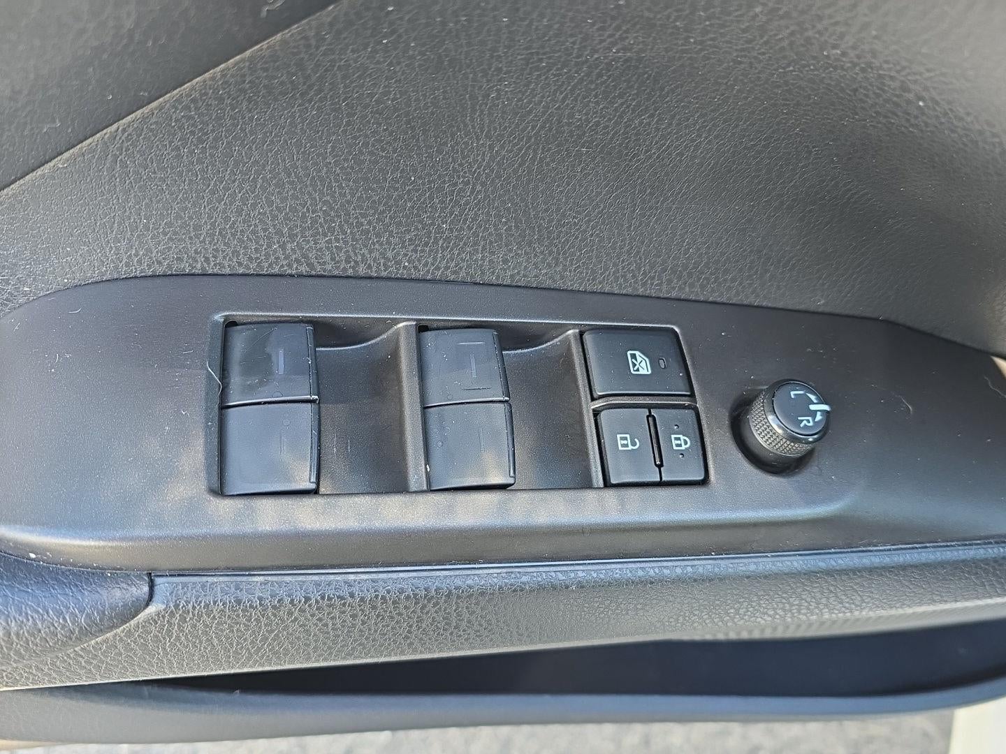 2024 Toyota Camry Hybrid SE