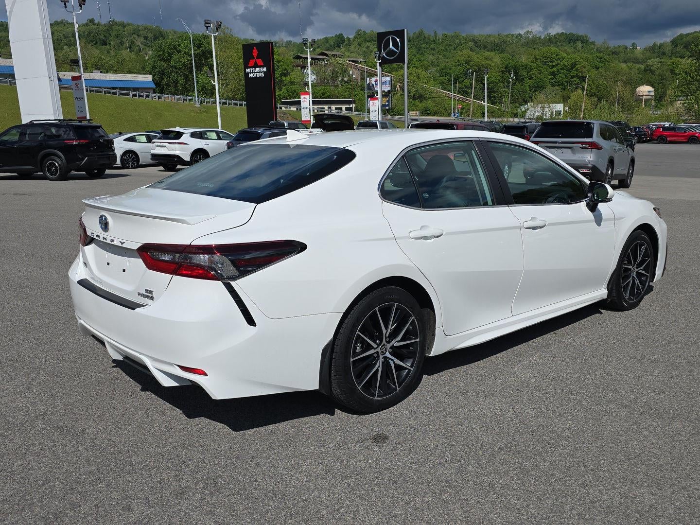 2024 Toyota Camry Hybrid SE