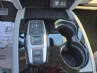 2022 Honda Pilot Touring w/Rear Captain's Chairs