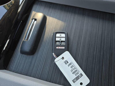 2022 Honda Pilot Touring w/Rear Captain's Chairs