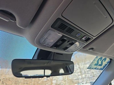 2022 Honda Pilot Touring w/Rear Captain's Chairs