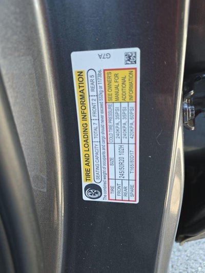 2022 Honda Pilot Touring w/Rear Captain's Chairs