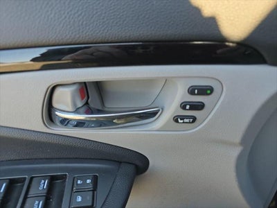 2022 Honda Pilot Touring w/Rear Captain's Chairs