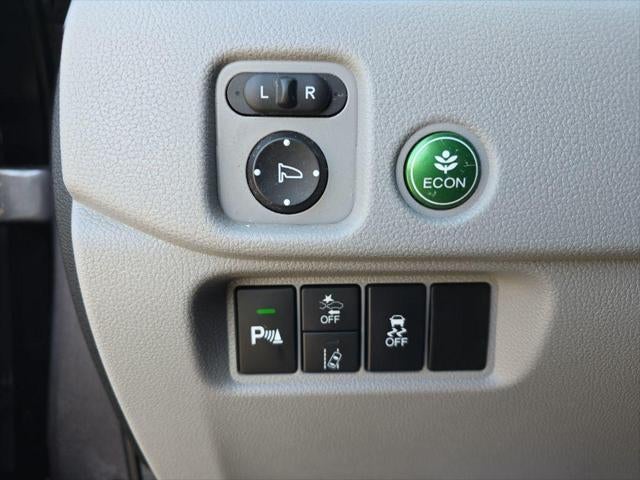 2022 Honda Pilot Touring w/Rear Captain's Chairs