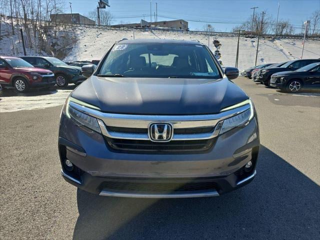 2022 Honda Pilot Touring w/Rear Captain's Chairs