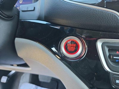 2022 Honda Pilot Touring w/Rear Captain's Chairs