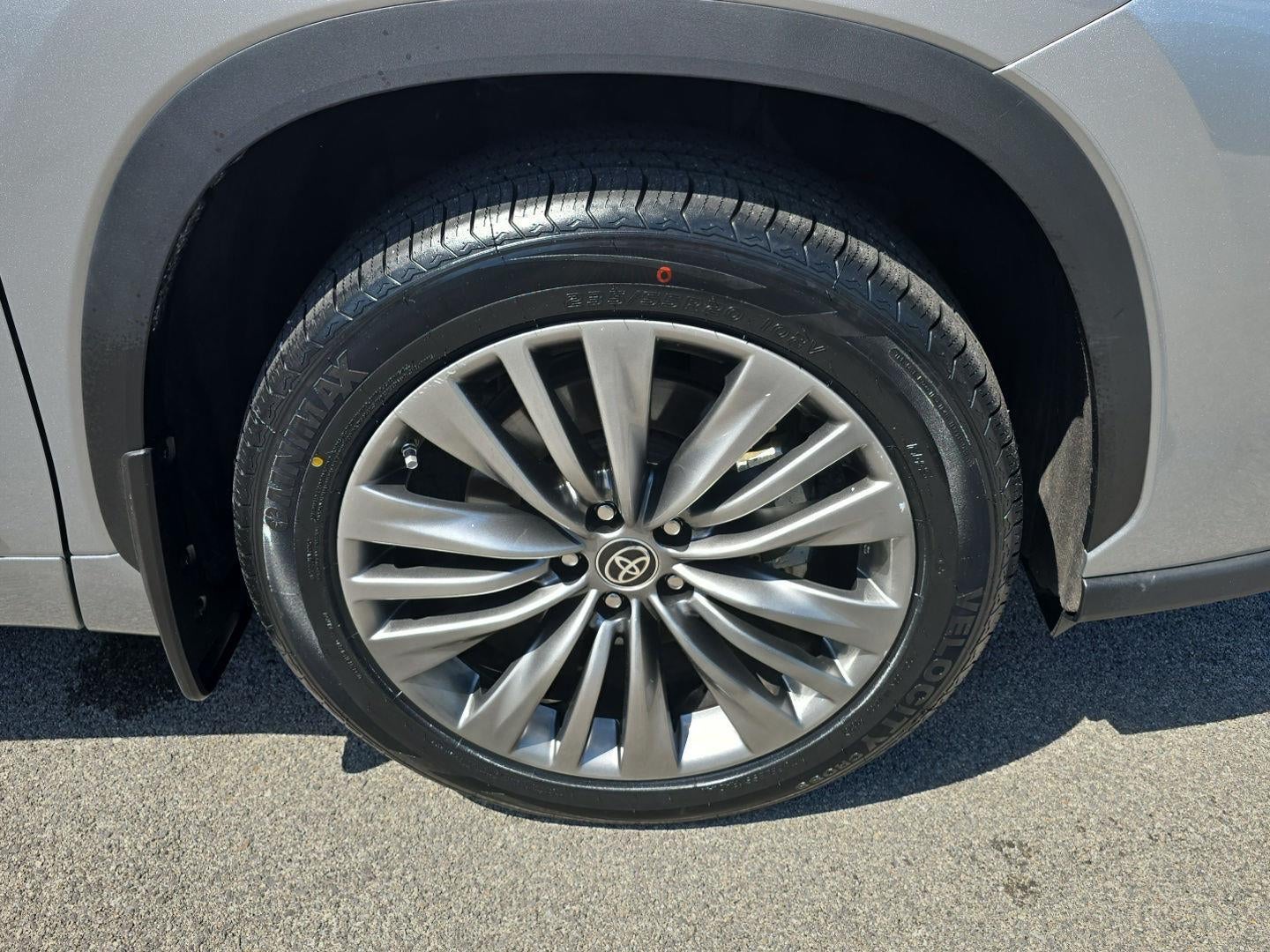 2022 Toyota Highlander Hybrid Platinum
