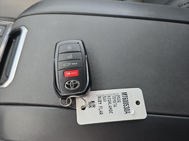 2026 Toyota Highlander Hybrid Platinum