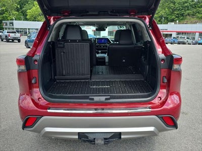 2026 Toyota Highlander Hybrid Platinum