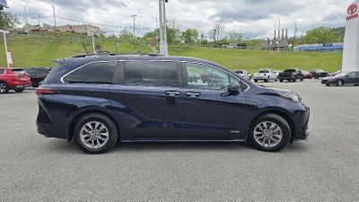 2021 Toyota Sienna XLE