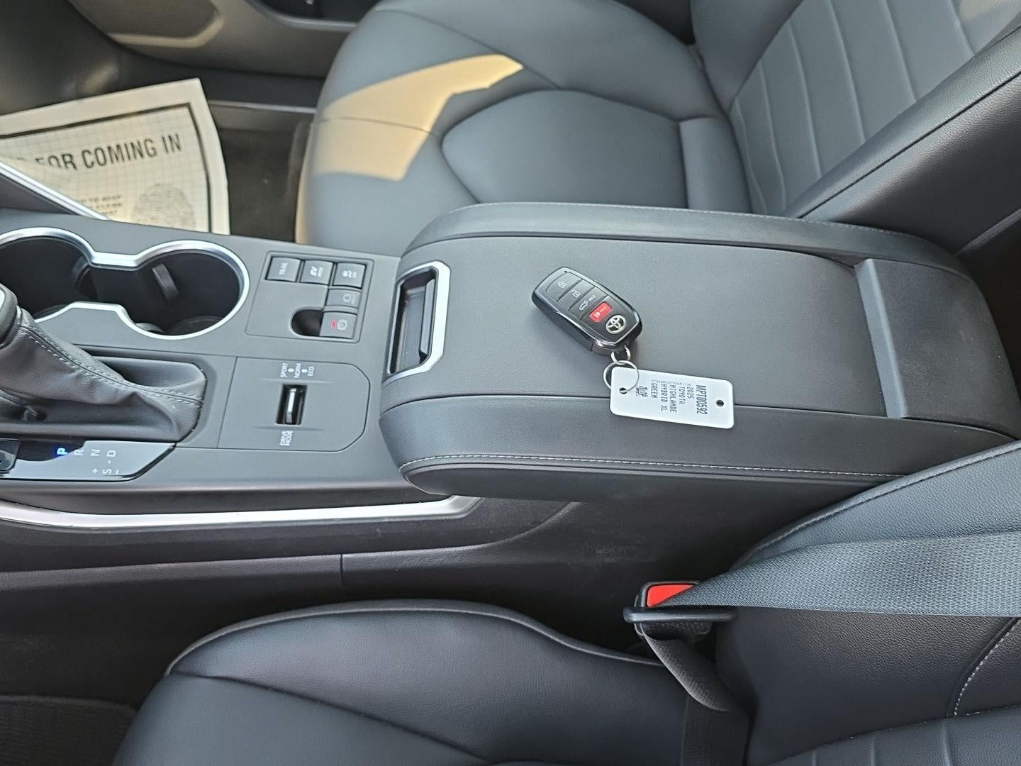 2025 Toyota Highlander Hybrid XLE