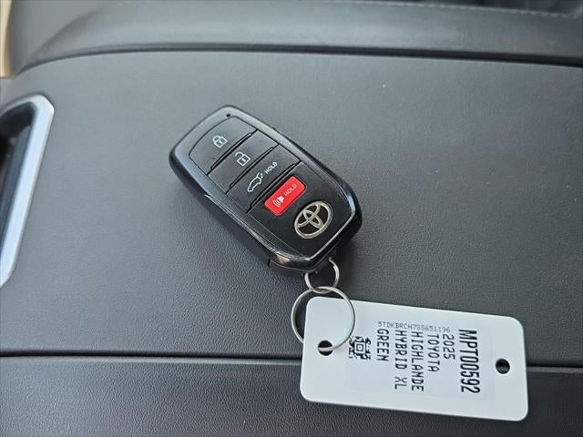 2025 Toyota Highlander Hybrid XLE