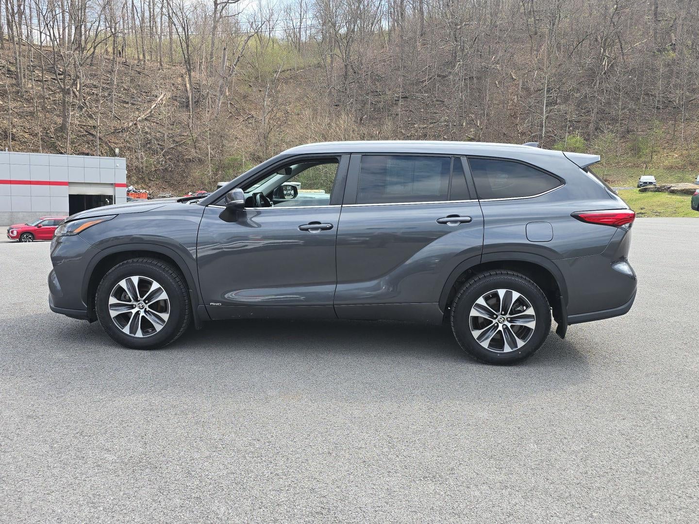 2023 Toyota Highlander Hybrid XLE
