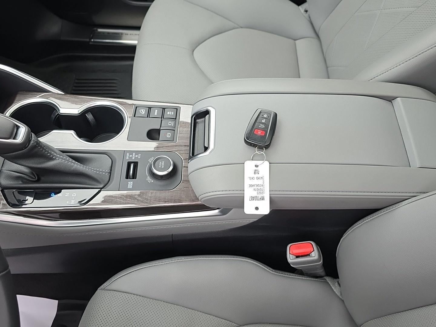 2023 Toyota Highlander Platinum