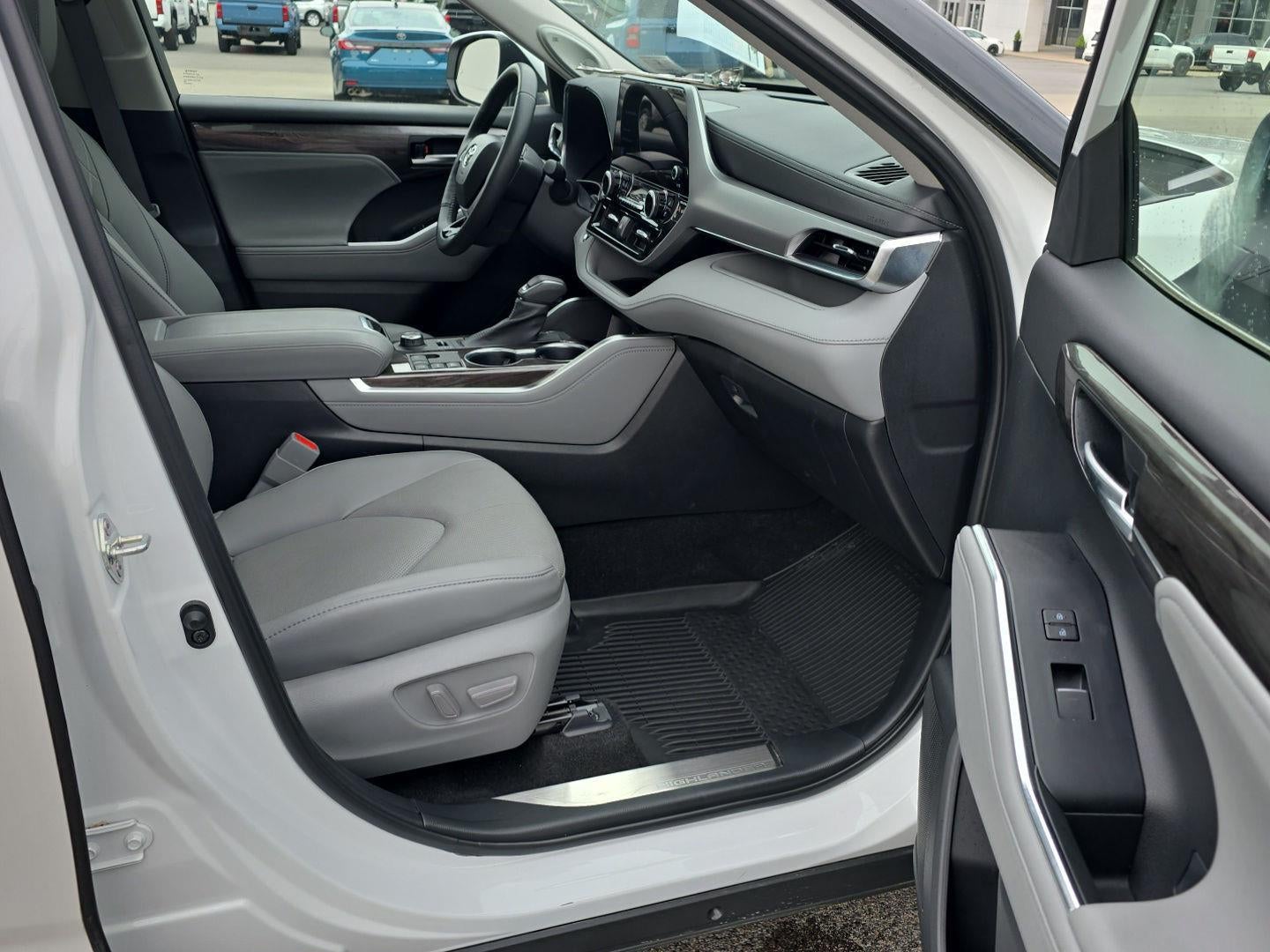 2023 Toyota Highlander Platinum