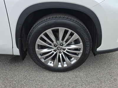 2023 Toyota Highlander Platinum