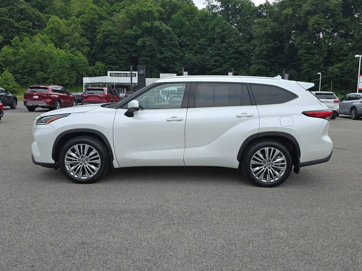 2023 Toyota Highlander Platinum