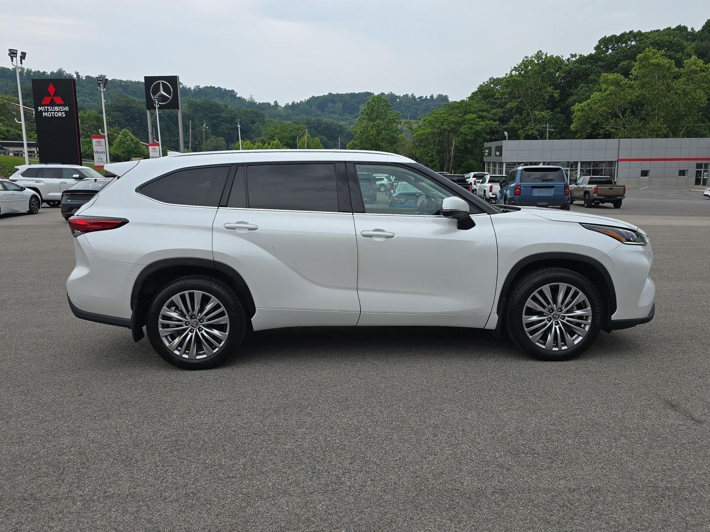 2023 Toyota Highlander Platinum