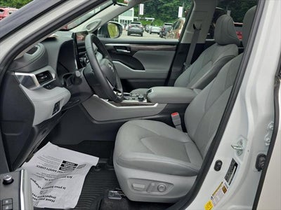 2023 Toyota Highlander Platinum