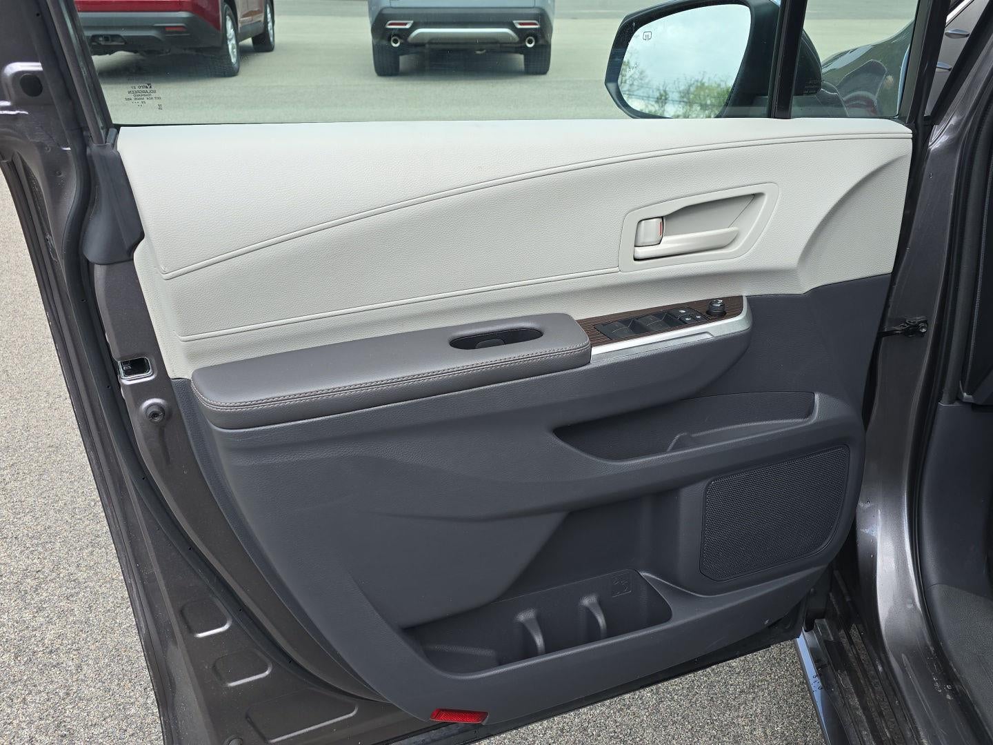 2023 Toyota Sienna LE 8-Passenger