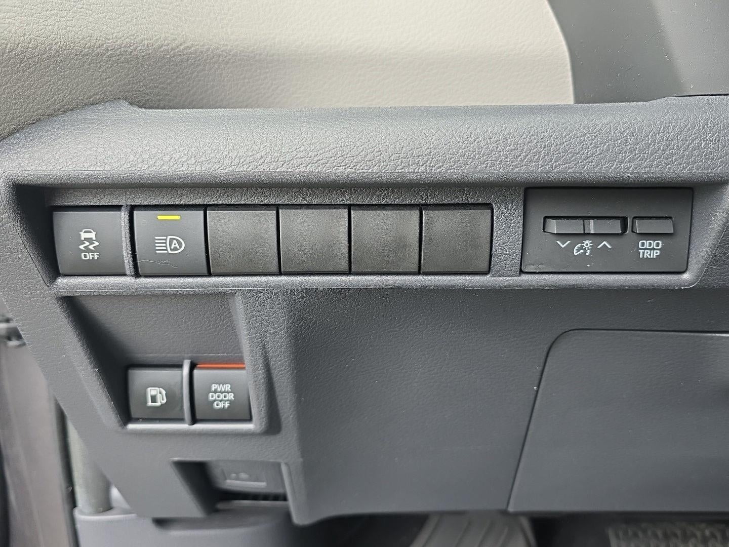 2023 Toyota Sienna LE 8-Passenger