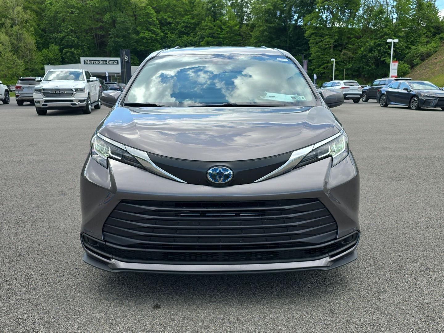 2023 Toyota Sienna LE 8-Passenger
