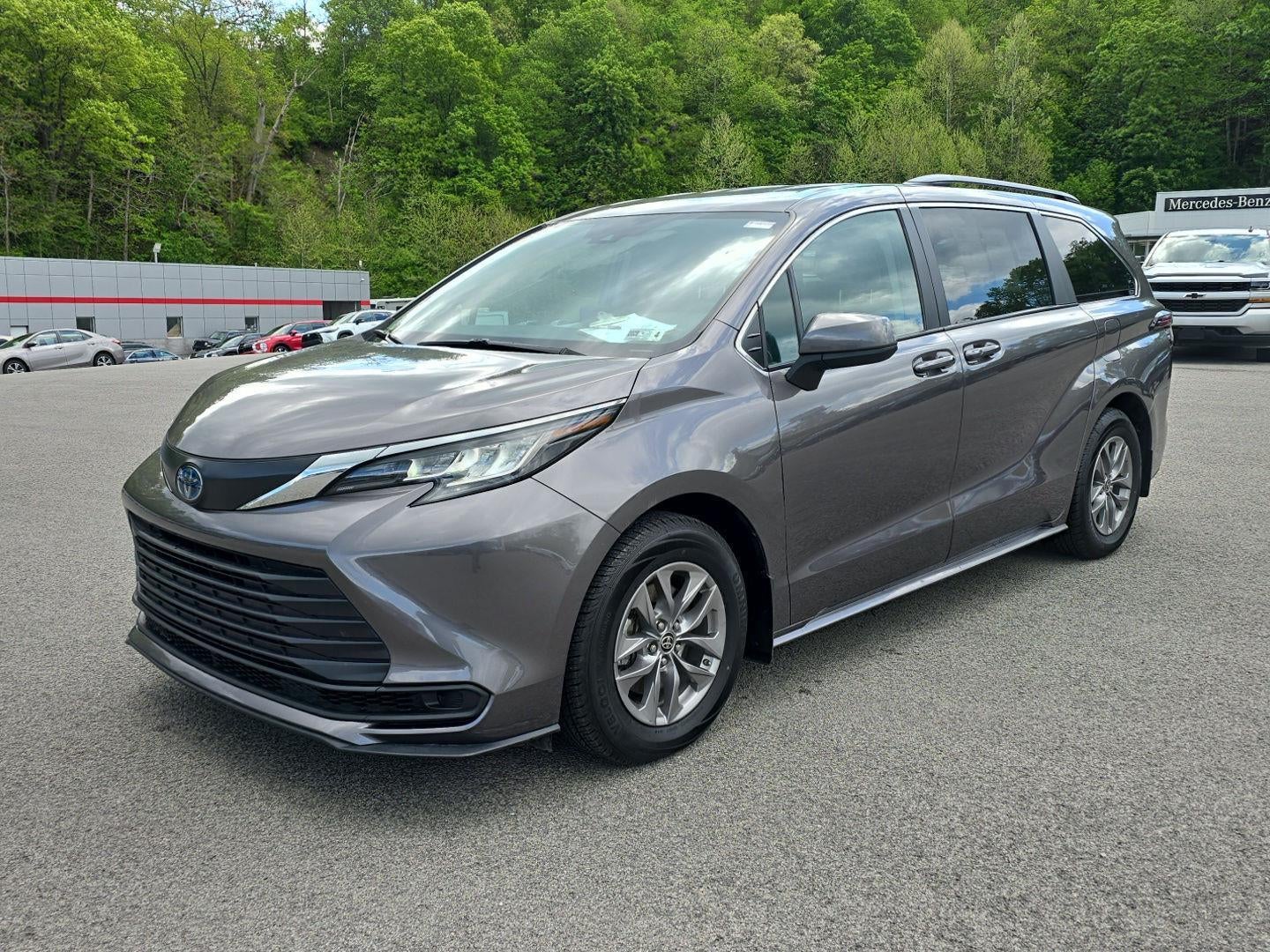 2023 Toyota Sienna LE 8-Passenger