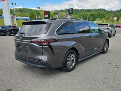2023 Toyota Sienna LE 8-Passenger