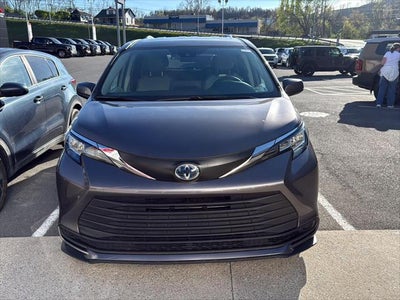 2023 Toyota Sienna LE 8-Passenger