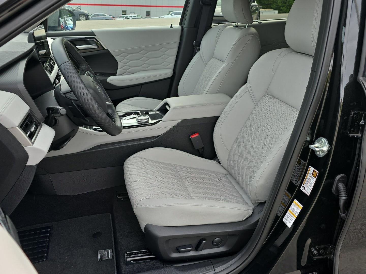 2025 Mitsubishi Outlander Platinum Edition