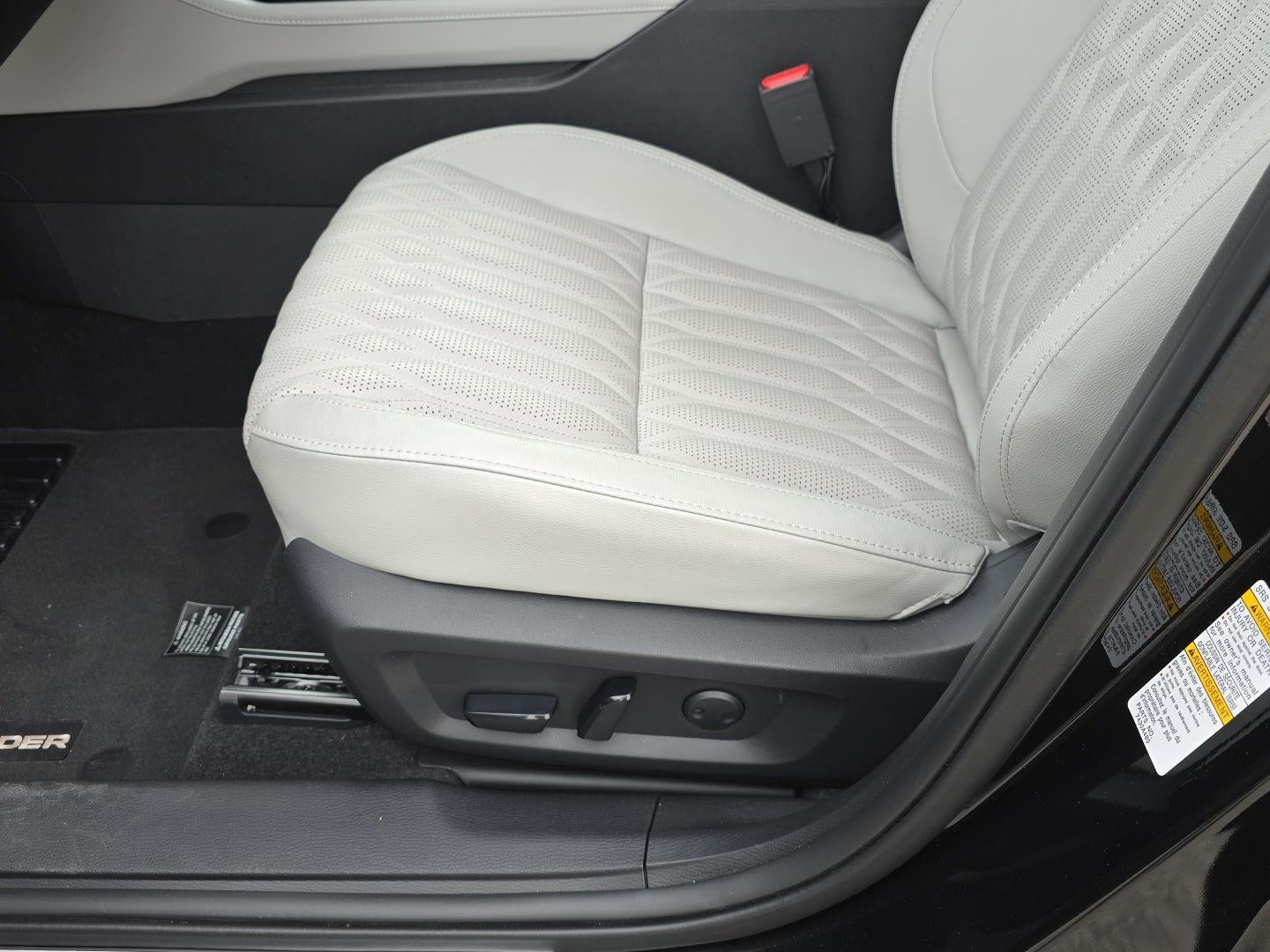 2025 Mitsubishi Outlander Platinum Edition