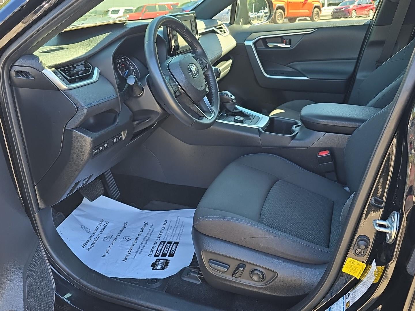 2022 Toyota RAV4 Hybrid SE