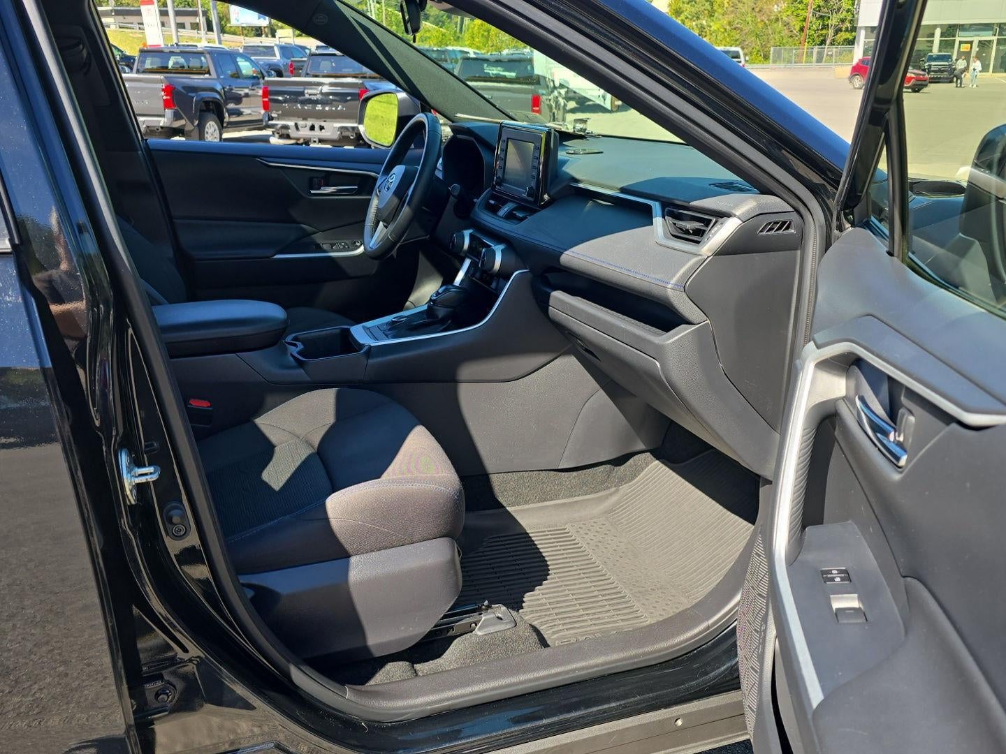 2022 Toyota RAV4 Hybrid SE