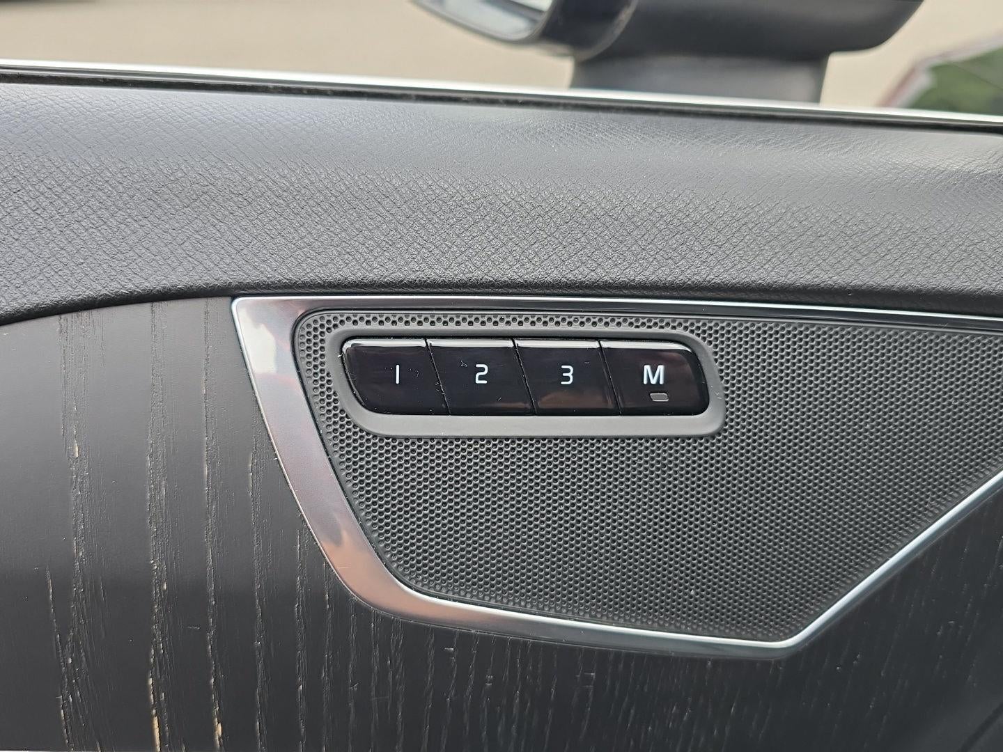 2020 Volvo Xc90 Momentum